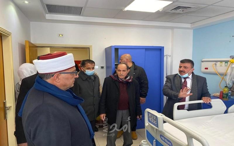 وزير الأوقاف يتفقد مستشفى الإسراء التخصصي التابع للجنة زكاة طولكرم المركزية