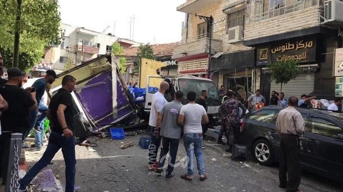 بالصور.. إصابات بإنفجار في محل تجاري برام الله