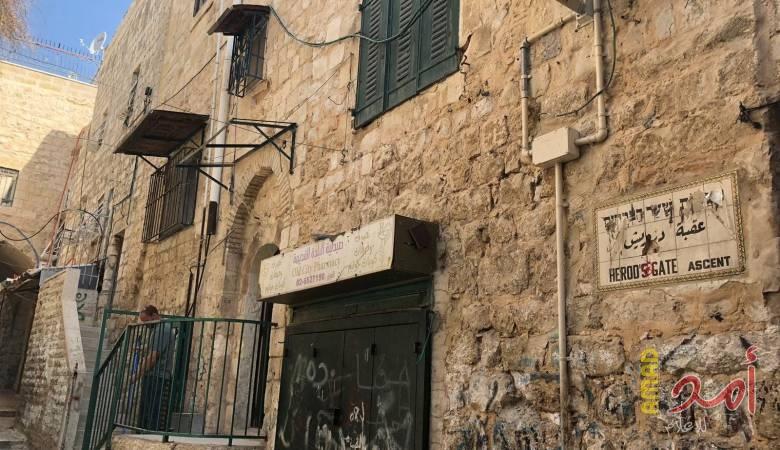 الشرطة الإسرائيلية تمنع نشر أسماء مسؤولين فلسطينيين كبار متورطين في بيع منازل للمستوطنين