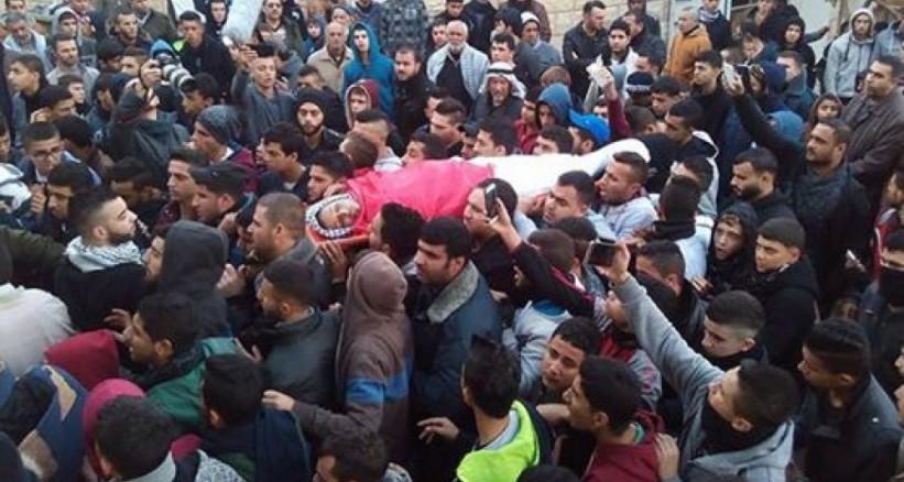 جماهير غفيرة تشيع جثمان الشهيد حسين أبو غوش