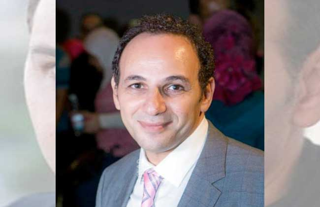 وفاة الكاتب والروائي المصري د.بهاء عبدالمجيد إثر إصابته بـ "كورونا"