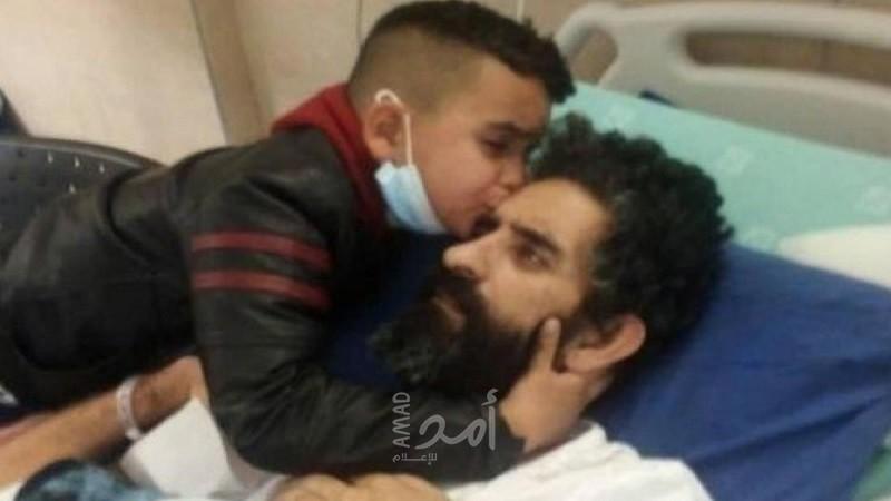 عائلة الأسير أبو هواش تزوره لأول مرة منذ إضرابه