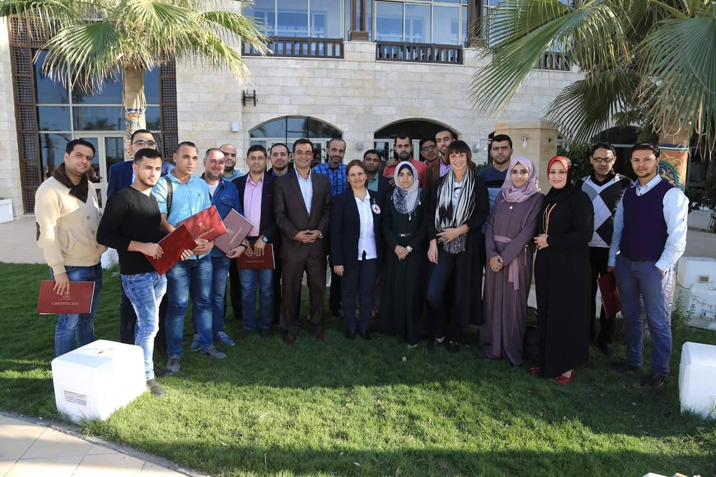 الصليب الأحمر ينهي دورة في السلامة المهنية لصحفيين من غزة