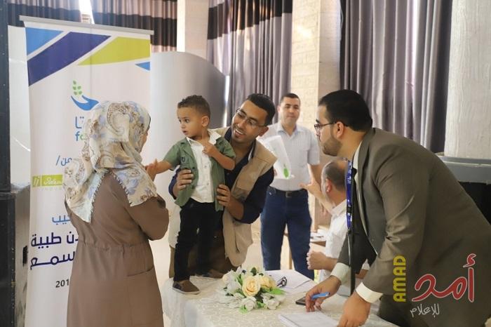 بتمويل من شركة المثالية.. "فتا" تختتم مشروع تركيب سماعات أذن لِضعاف السمع (صور)