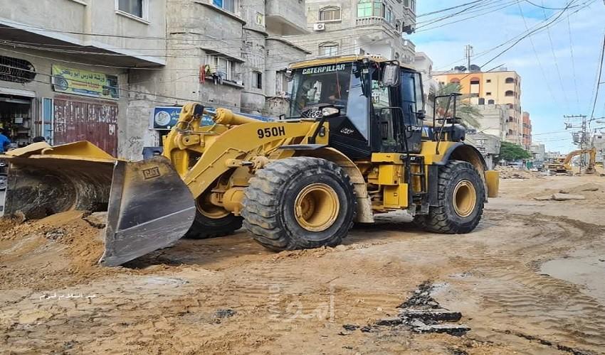 غزة: البدء بإعادة إعمار ما خلفه القصف  للشارع الرئيسي لمخيم المغازي