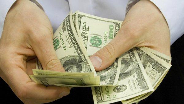 دعم الإمارات يضرب دولار السوق السوداء في مصر..