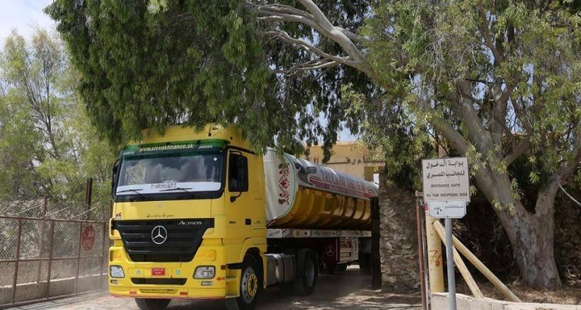 ادخال  11 شاحنة وقود عبر معبر رفح