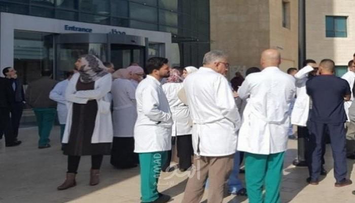 الحكومة الفلسطينيية تبدي استعدادها لتنفيذ مطالب الأطباء مقابل تفرغهم الكامل