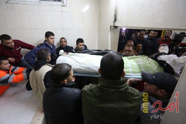 بالصور.. سلطات الاحتلال تسلم جثمان الشهيد "محمد الريماوي"