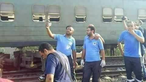 وزارة الصحة المصرية تعاقب مسعفين التقطوا صور "سلفي" قرب حادث القطارين