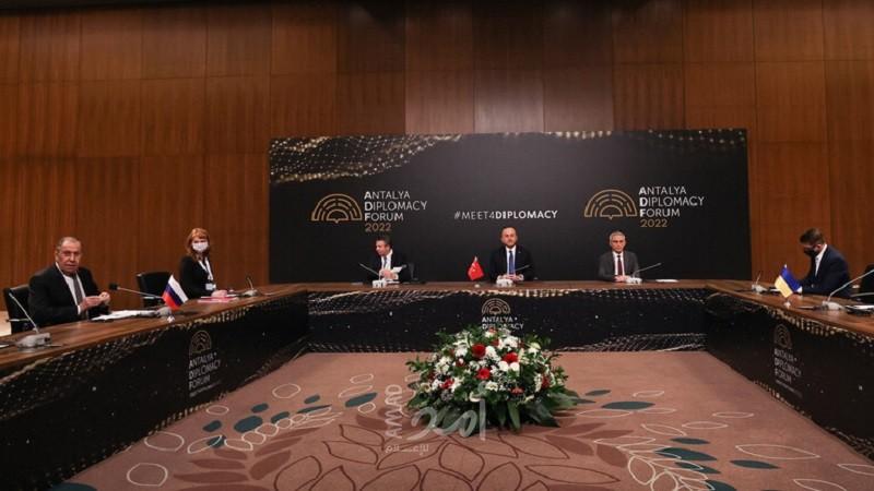 تشاووش أوغلو: اجتماع انطاليا الثلاثي أكد على ضرورة إبقاء الممرات الإنسانية في أوكرانيا مفتوحة