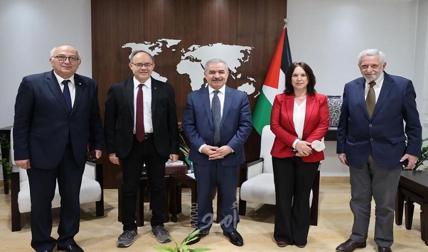 اشتية يستقبل وفدًا من البرلمان اليوناني ويثمن تضامن اليونان وشعبها مع قضيتنا