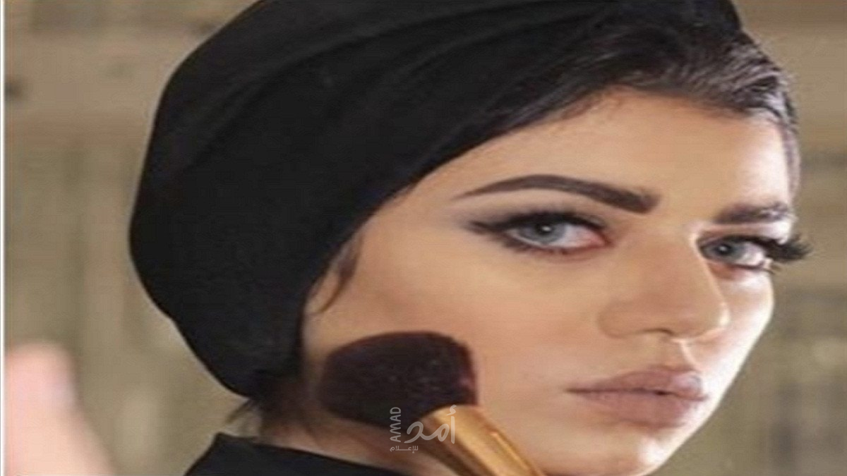 الفاشنيستا السعودية نجلاء عبدالعزيز تعتذر عن تصوير نجلها بثياب فتيات - فيديو