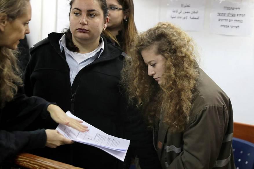 بالصور.. تمديد اعتقال الطفلة عهد التميمي وتحديد جلسة الشهر المقبل