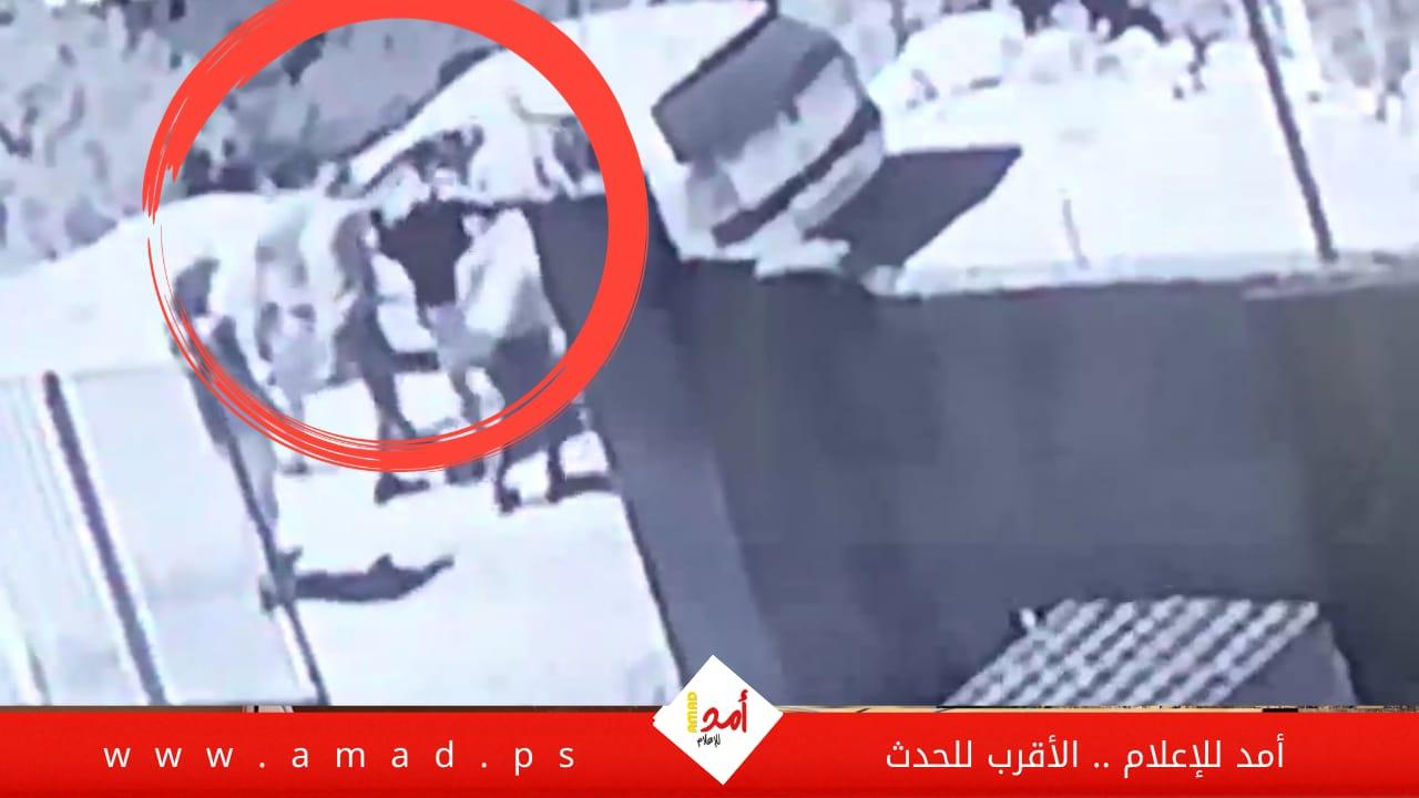 إعلام محلي ينشر تسجيلات كاميرات المراقبة يزعم أنها لاعتقال "نزار بنات" - صور وفيديو