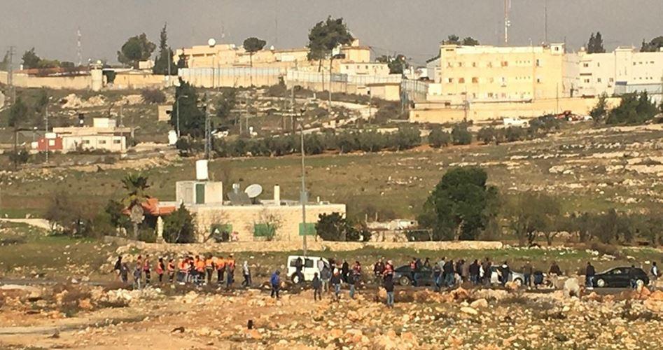 مستوطنون يهاجمون منزلاً في اللبن الشرقية جنوب نابلس