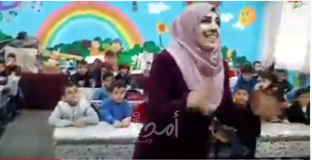 منى إبراهيم  تروي لــ"أمد" تفاصيل فوزها بـ "أفضل معلم في غزة"