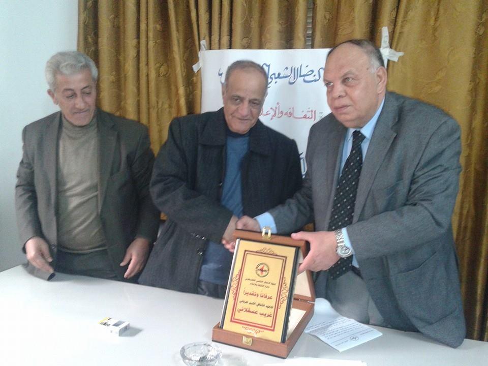 جبهة النضال تكرم الروائي الكبير غريب عسقلاني