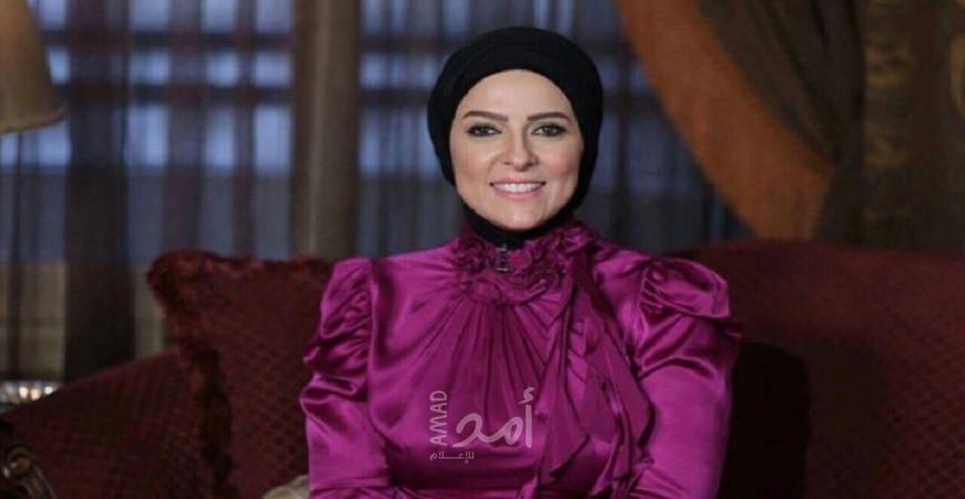 بعد مشاركتها في حملة دعائية... مقدمة برامج دينية تتعرّض لهجوم