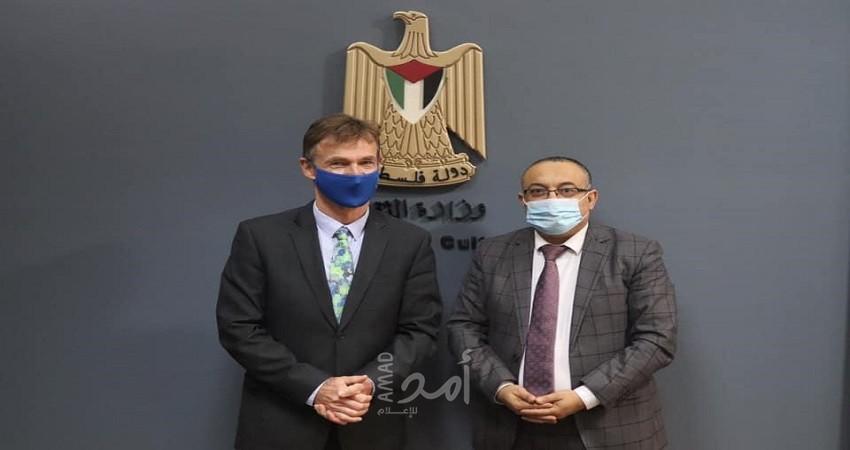 أبو سيف يبحث مع ممثل الاتحاد الأوروبي تعزيز التعاون الثقافي بين البلدين