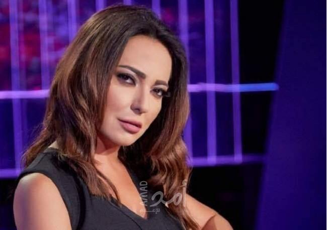 أمل عرفة تفاجئ الجميع بصورة من طفولتها