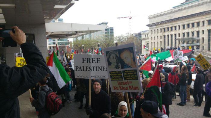 مؤيدون للفلسطينيين يتظاهرون خارج مقر ايباك