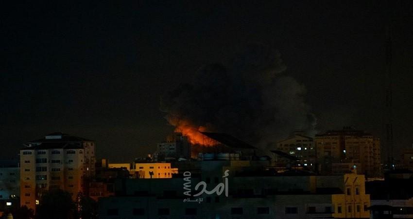 طائرات الاحتلال تستهدف برج الجوهرة وسط قطاع غزة - فيديو وصور