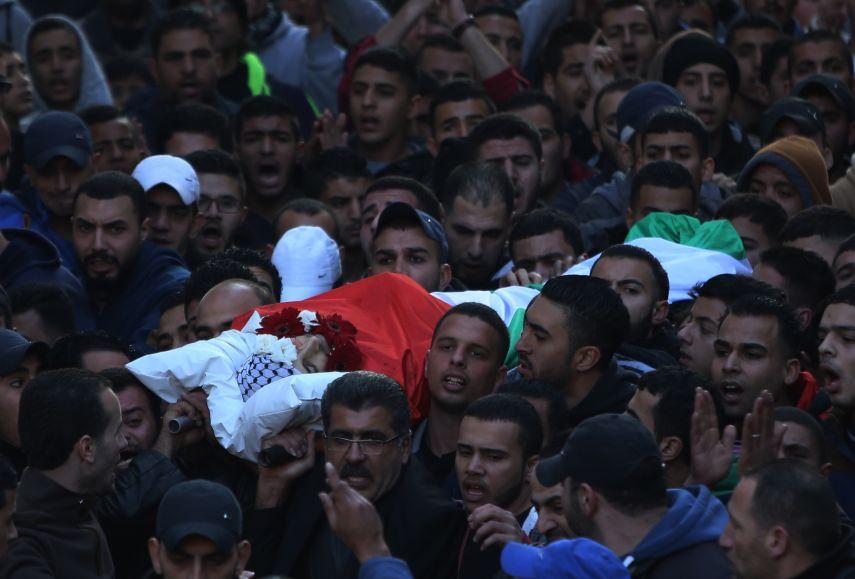 تشييع جثمان الشهيد أبو سرور في مخيم عايدة
