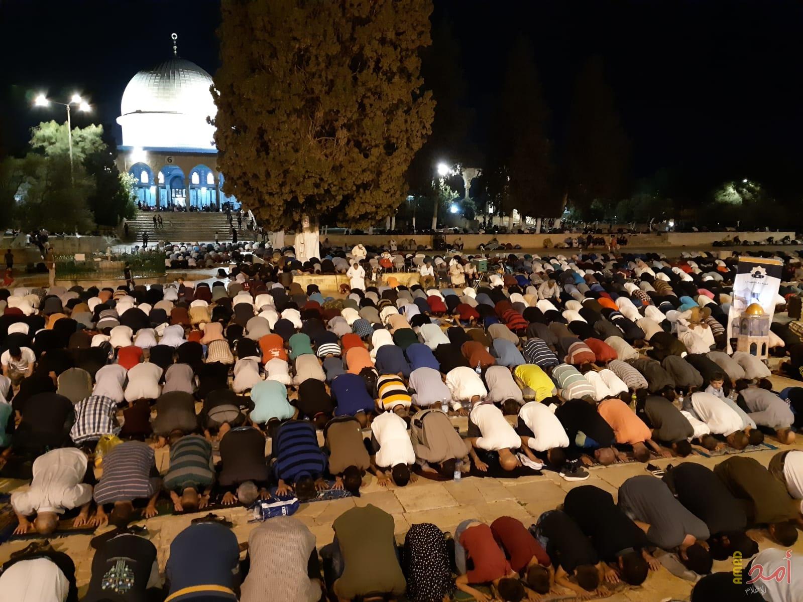 الآلاف يؤدون صلاة "التراويح" في المسجد الأقصى