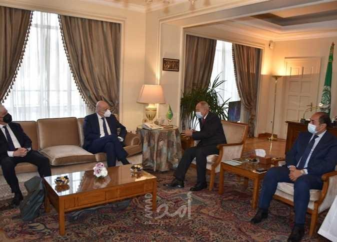 أبو الغيط يناقش مع وزير خارجية اليونان أهم قضايا المنطقة
