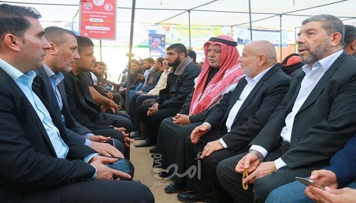 نواب حماس يعزون ذوي الشهيدين الأسطل والسرساوي
