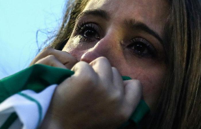 بالصور.. غضب برازيلي بعد تسجيلات "نفاد وقود" طائرة الفريق البرازيلي المنكوبة