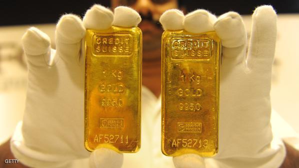 الذهب يواصل التراجع بفعل قوة الدولار