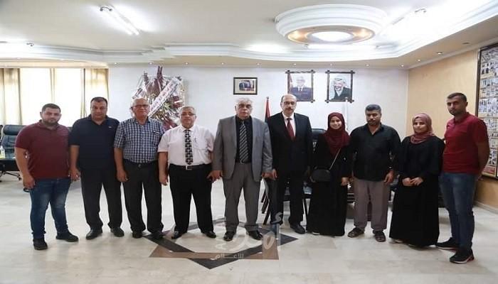 غزة: رئيس جامعة الأزهر يستقبل الطالبة المتفوقة شمس أبو عمرة
