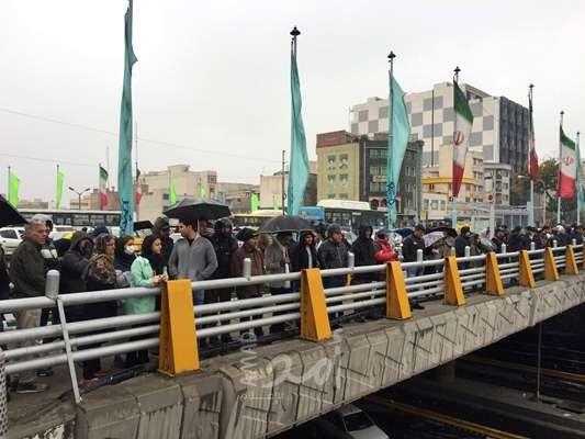 خامنئي: يجب تطبيق زيادة أسعار البنزين وجلسة طارئة للبرلمان والداخلية تهدد