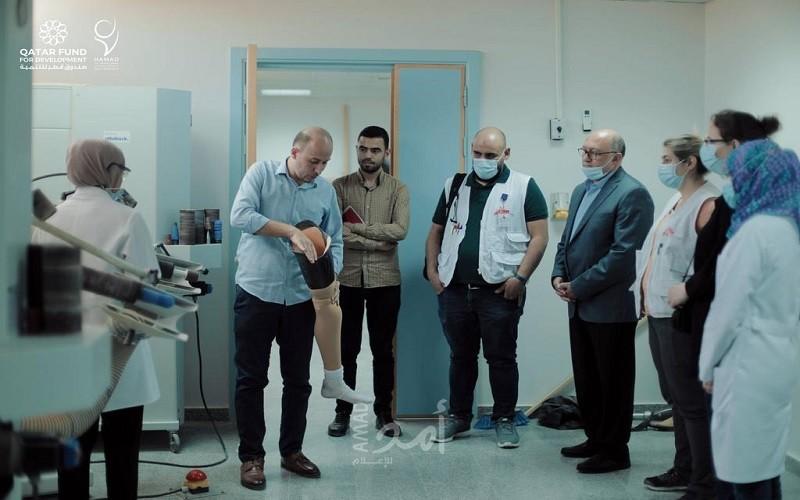 مستشفى حمد بغزة و"أطباء فرنسا" يبحثان التعاون في مجال الأطراف العلوية