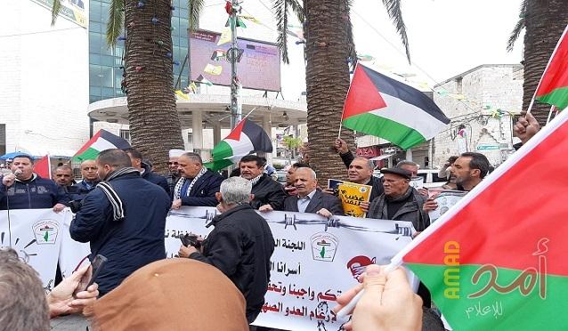 وقفة ومسيرة في جنين تضامناً مع الأسرى المضربين