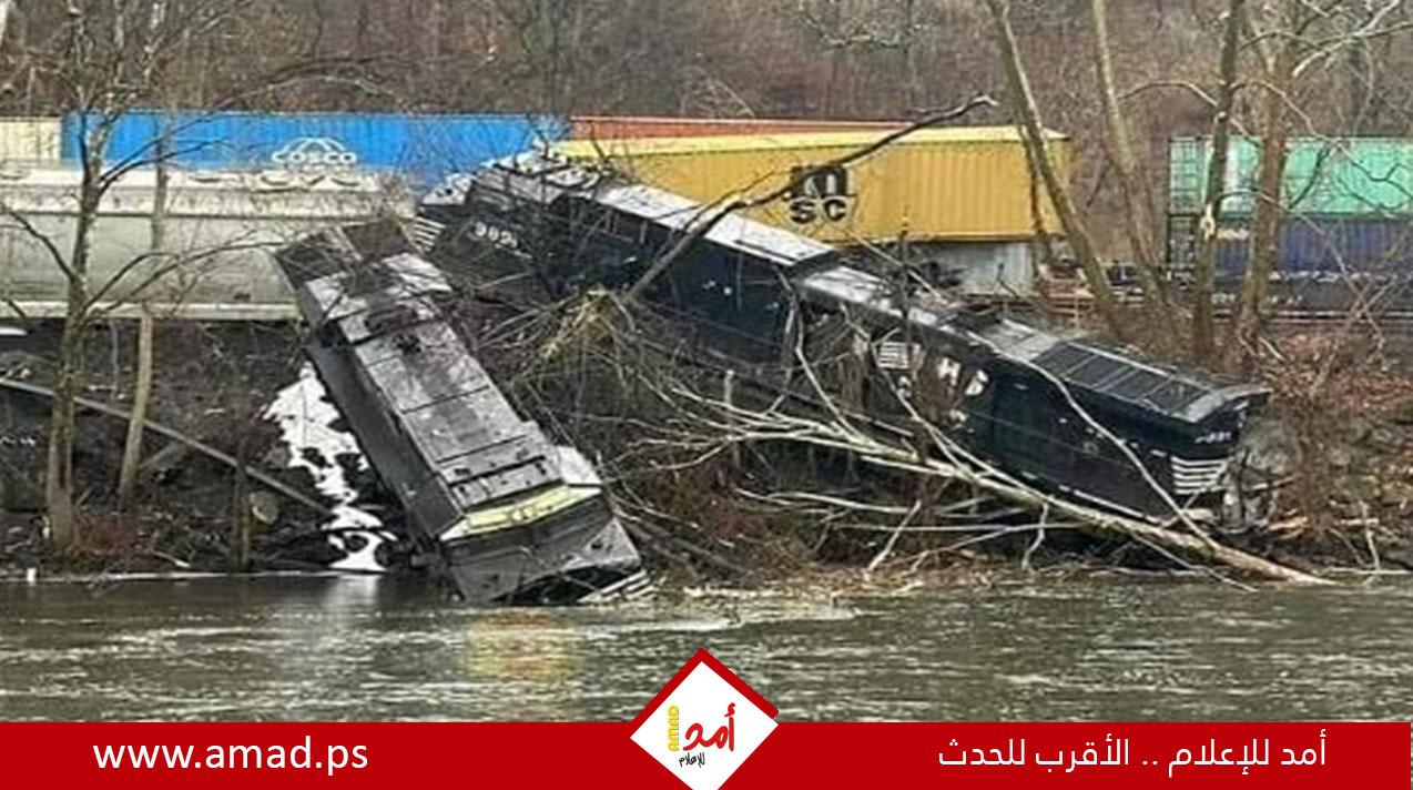 خروج قطار عن مساره فى ولاية بنسلفانيا الأمريكية وسقوط بعض عرباته بنهر ليهاي