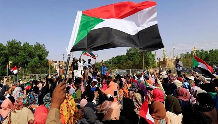 مسيرات في السودان تطالب الحكومة الجديدة بحل حزب البشير
