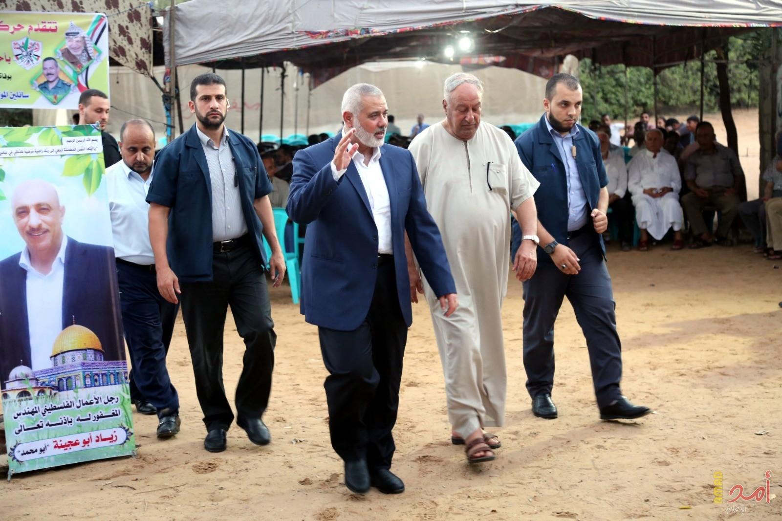 هنية يزور بيت عزاء رجل الأعمال الفلسطيني "زياد أبو عجينة"