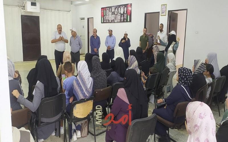 "الديمقراطية" تنفذ مبادرة لتوزيع حقائب مدرسية على أبناء شهداء عدوان 2014