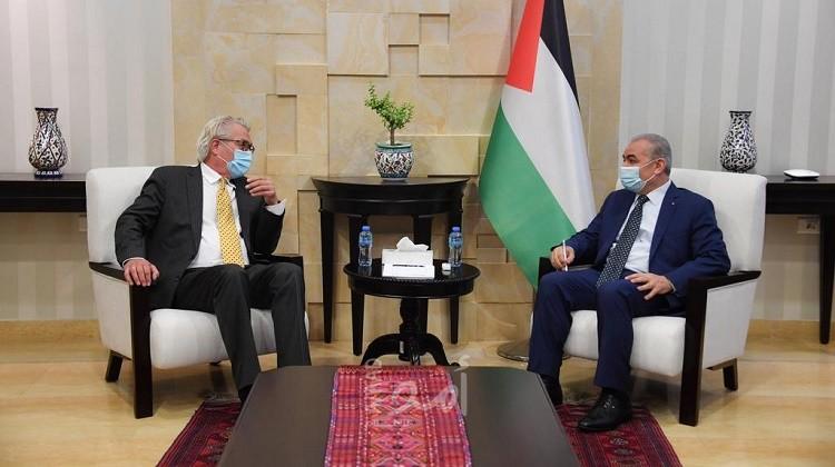 اشتية يبحث مع المبعوث النرويجي أجندة اجتماع الدول المانحة