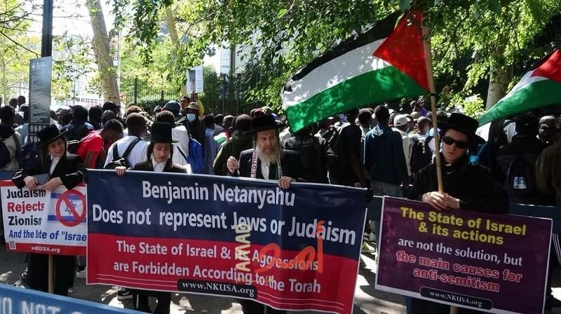 حاخامات يهود يتظاهرون في نيويورك احتجاجاً على لقاء نتنياهو بالرئيس بايدن