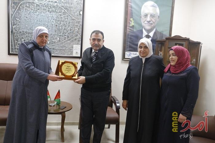 مدرسة الشيماء تكرم بلدية قلقيلية