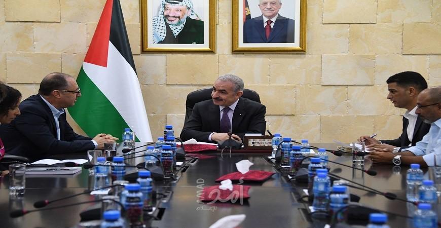 أشتية يدعو الأطباء الفلسطينيين في إسرائيل للعمل في المستشفيات الفلسطينية