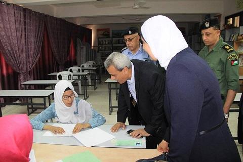 محافظ قلقيلية يتفقد قاعات الثانوية العامة في المحافظة