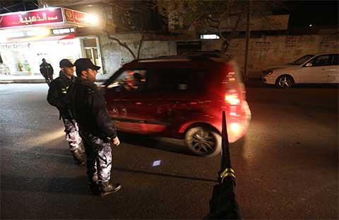 الحواجز الأمنية المتزايدة في قطاع غزة تفتح السؤال الكبير .. هل اقترب الإنفجار؟