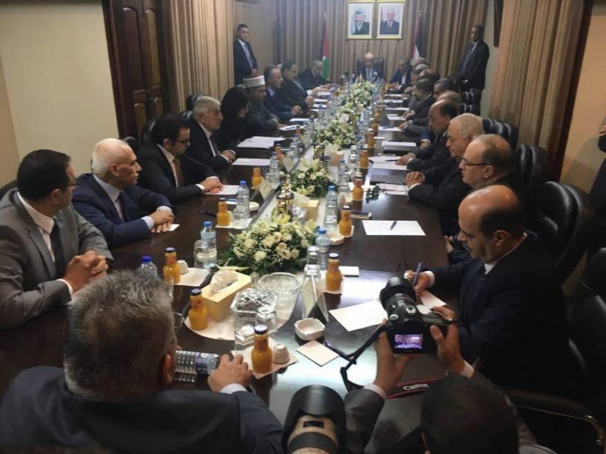 الشيخ: الحكومة تقرر الغاء الرسوم والجبايات غير القانونية في القطاع
