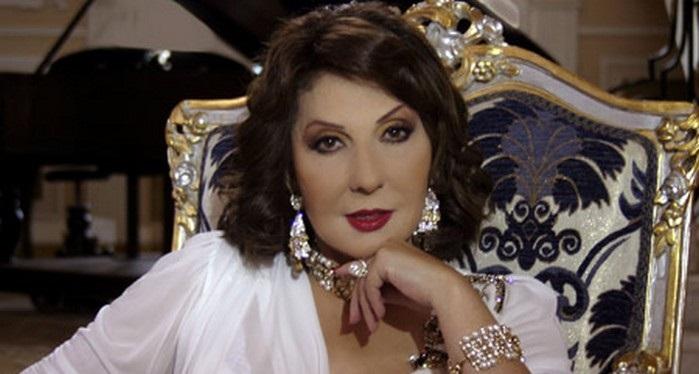 الفنانة المصرية"نادية الجندي" تتحدى تقدم العمر
