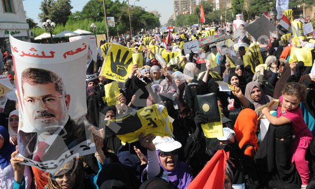 مرسي يسقط من حسابات الإخوان في مصر